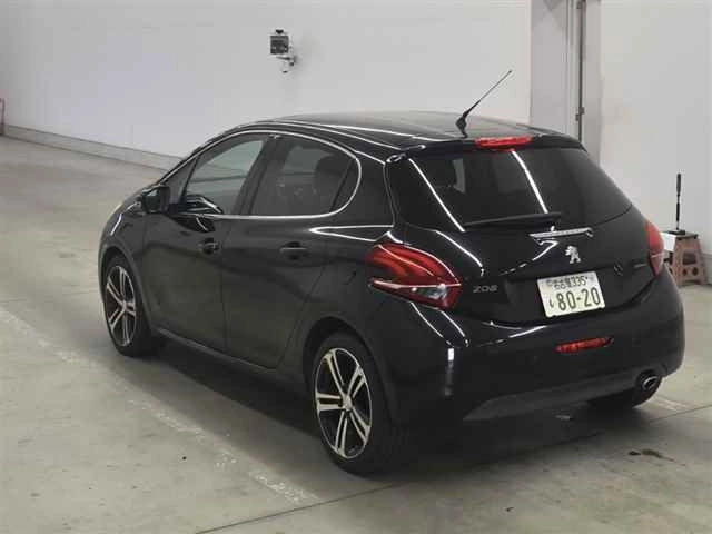 Peugeot 208  с аукциона в Японии