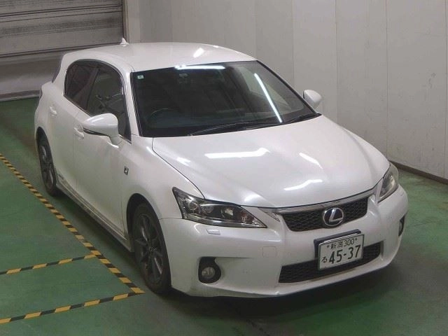Lexus CT200h  с аукциона в Японии