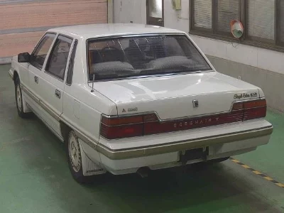 Mitsubishi DEBONAIR V