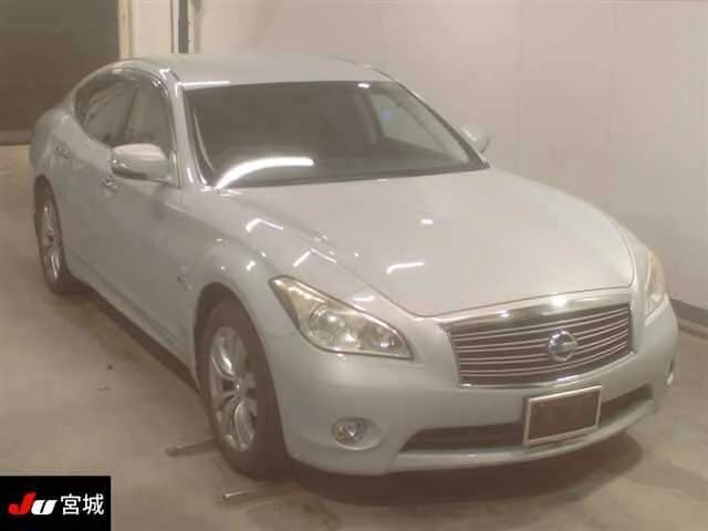Nissan Fuga  с аукциона в Японии