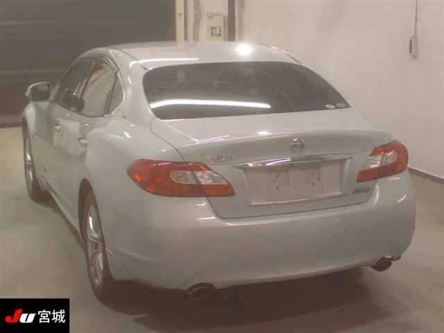 Nissan Fuga  с аукциона в Японии