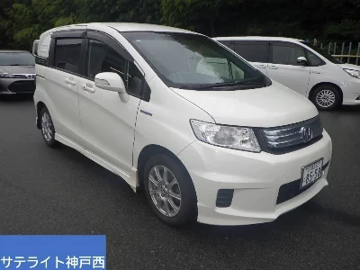 Honda FREED SPIKE HYBRID