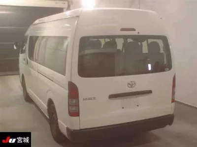 Toyota HiAce Commuter