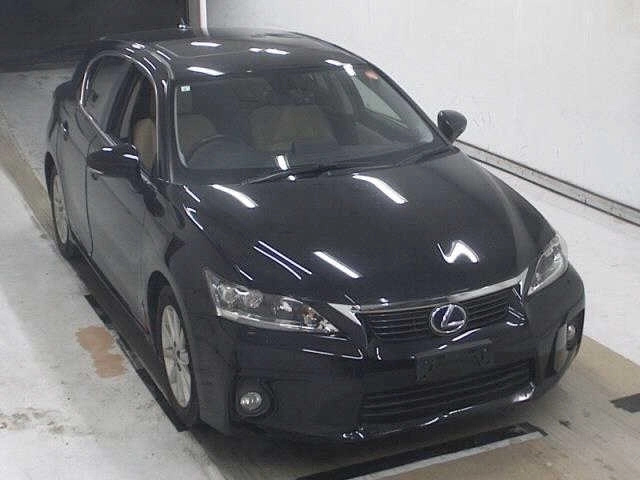 Lexus CT200h  с аукциона в Японии