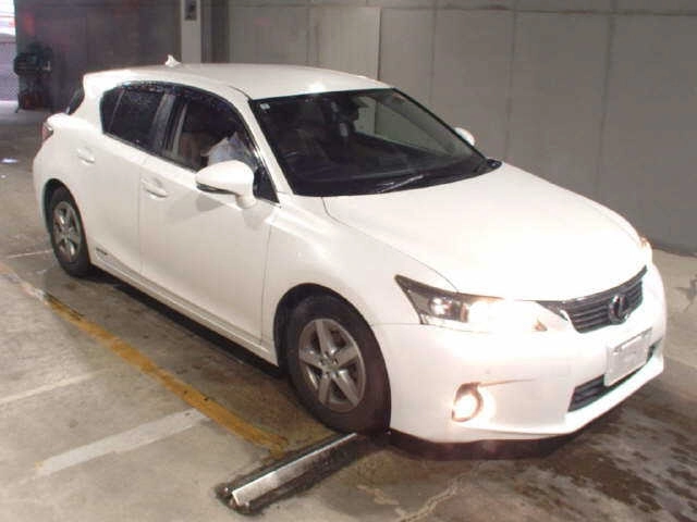 Lexus CT200h  с аукциона в Японии