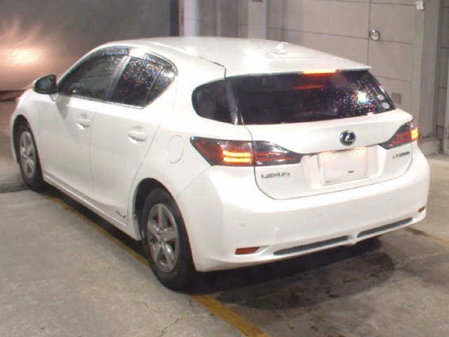 Lexus CT200h  с аукциона в Японии