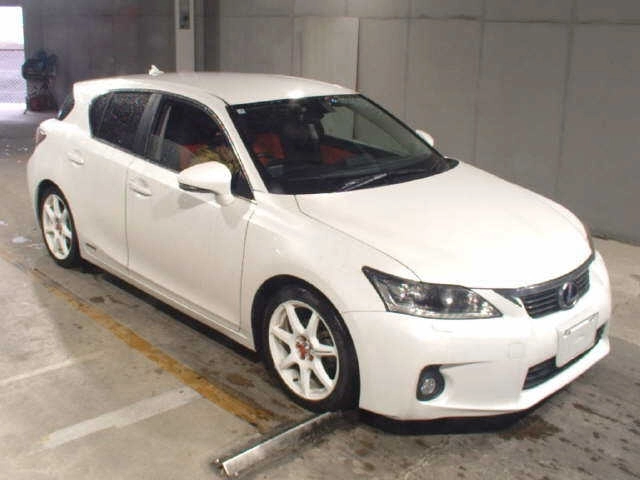 Lexus CT200h  с аукциона в Японии