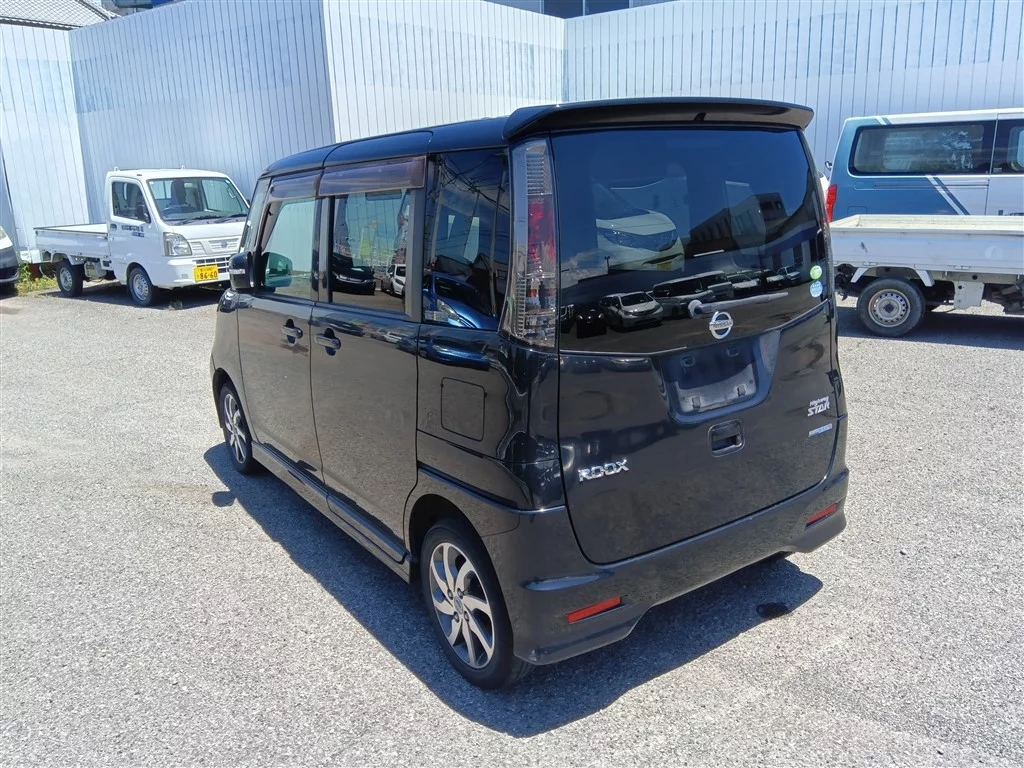Nissan Roox  с аукциона в Японии