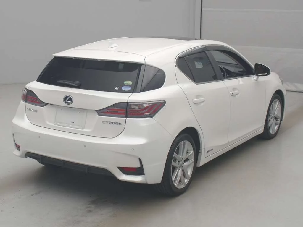 Lexus CT200h  с аукциона в Японии
