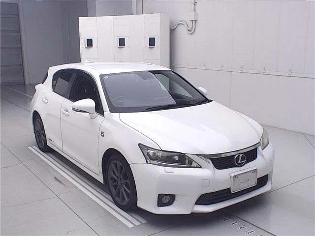 Lexus CT200h  с аукциона в Японии
