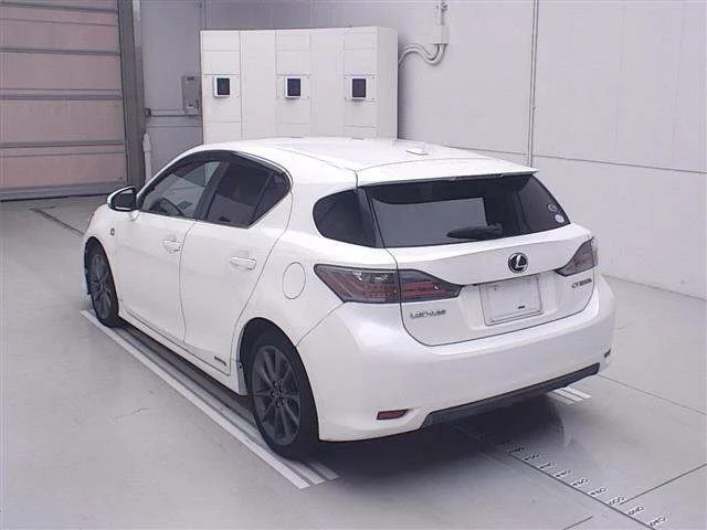 Lexus CT200h  с аукциона в Японии