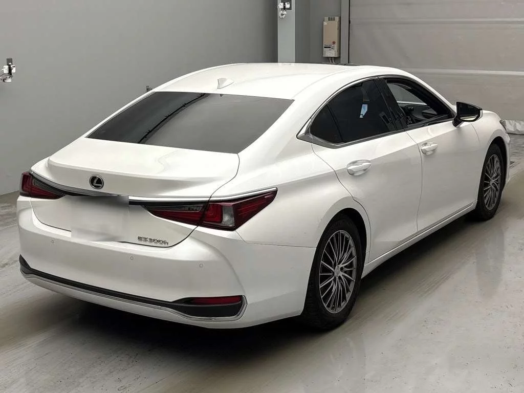 Lexus ES300h  с аукциона в Японии