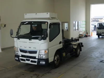 MITSUBISHI CANTER