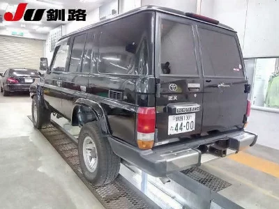 Toyota LAND CRUISER 70