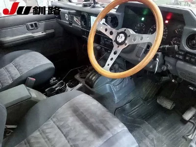Toyota LAND CRUISER 70