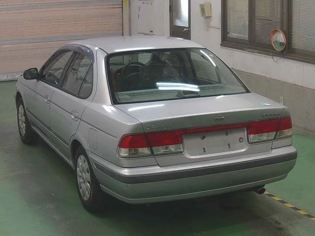 Nissan Sunny  с аукциона в Японии