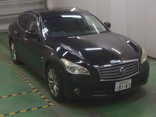 Nissan Fuga  с аукциона в Японии