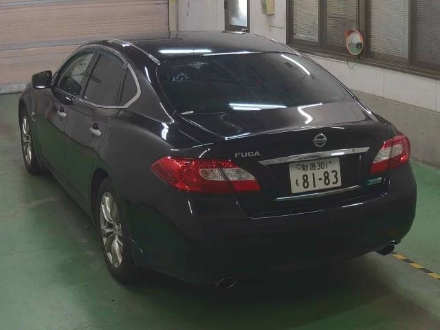 Nissan Fuga  с аукциона в Японии