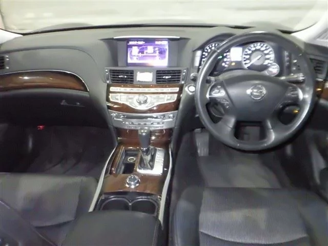 Nissan Fuga  с аукциона в Японии