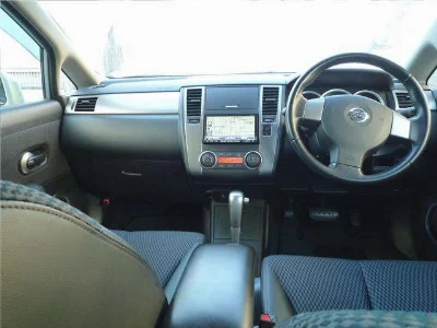 NISSAN TIIDA