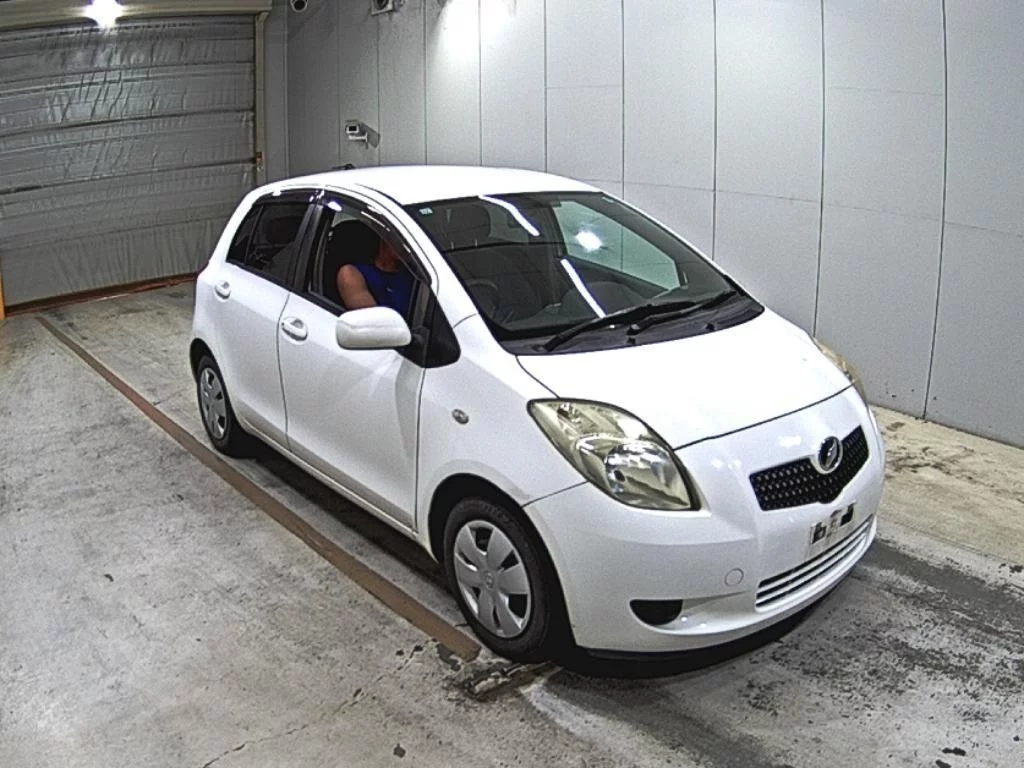 Toyota Vitz  с аукциона в Японии
