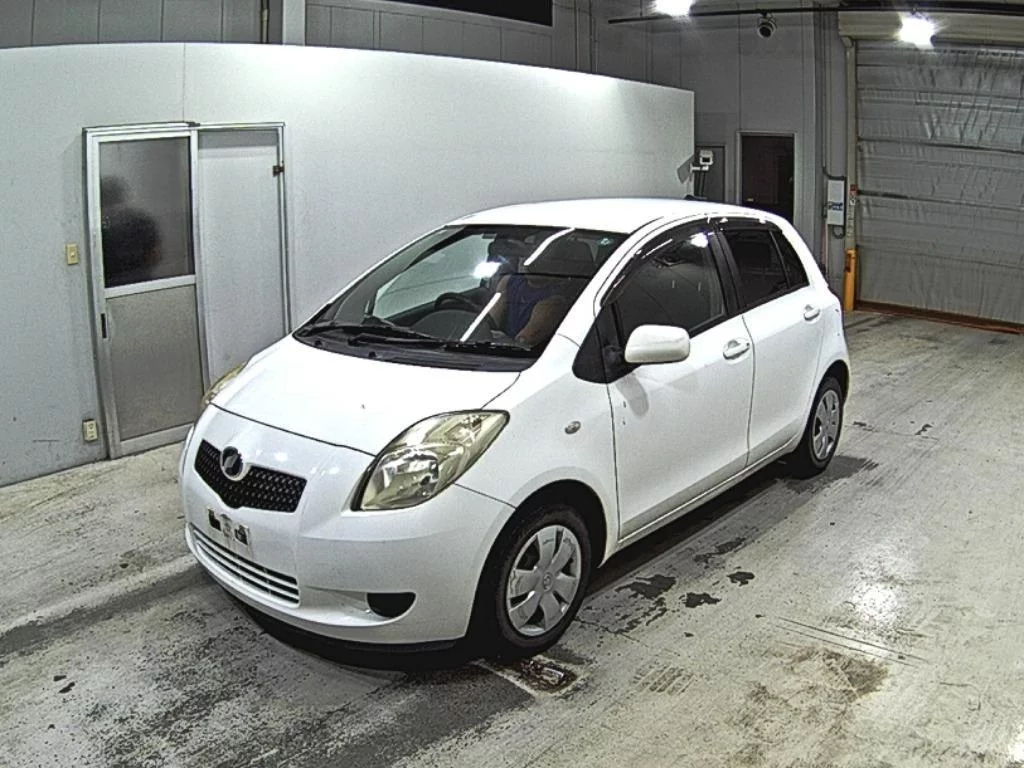 Toyota Vitz  с аукциона в Японии