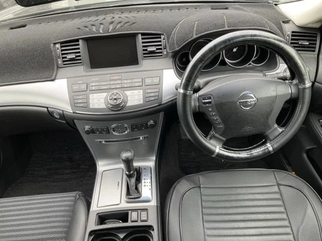 Nissan Fuga  с аукциона в Японии