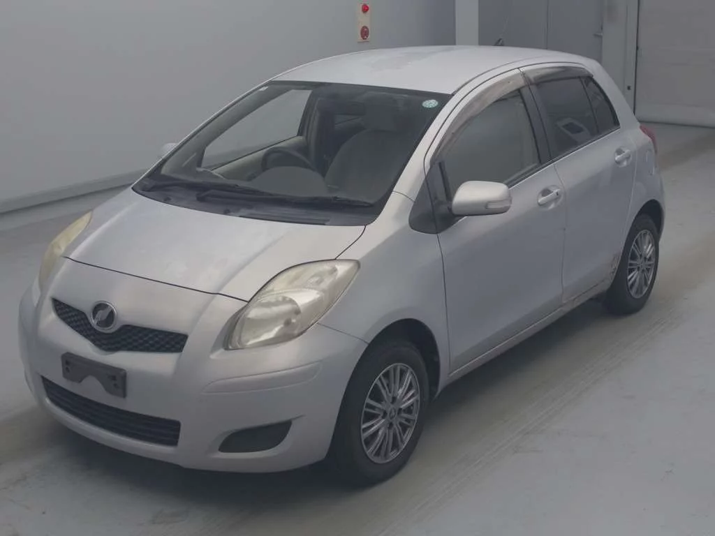 Toyota Vitz  с аукциона в Японии