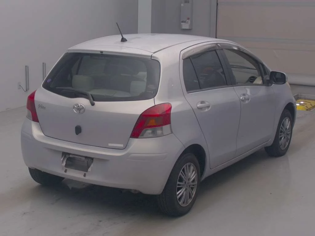 Toyota Vitz  с аукциона в Японии