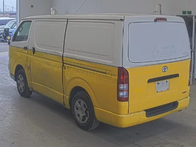 TOYOTA REGIUS VAN