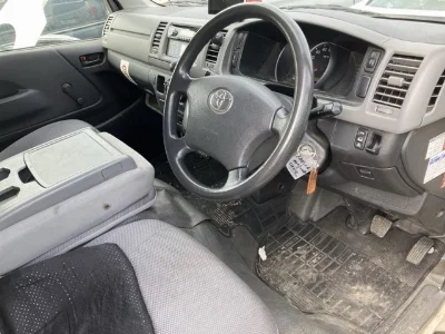 TOYOTA REGIUS VAN