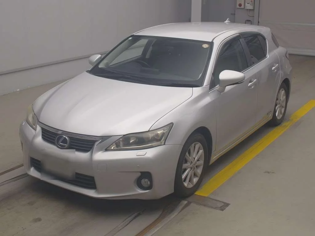 Lexus CT200h  с аукциона в Японии