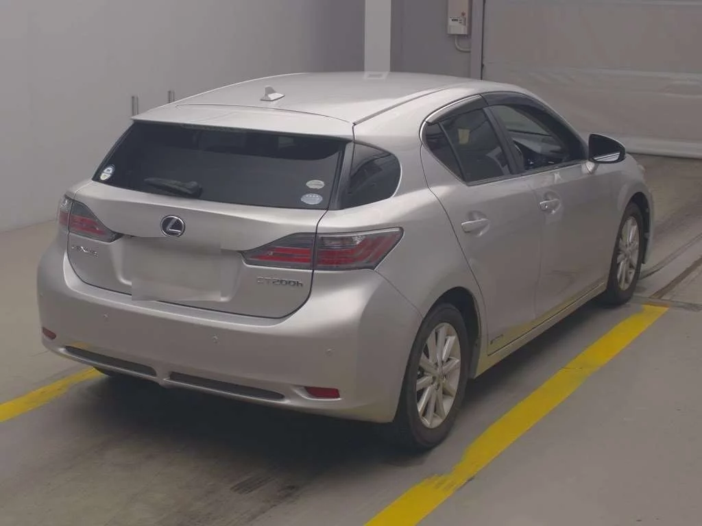 Lexus CT200h  с аукциона в Японии