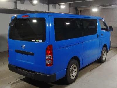 TOYOTA HIACE VAN