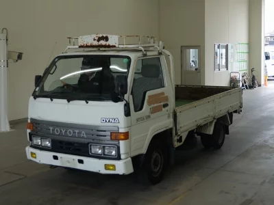 TOYOTA DYNA