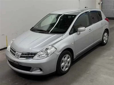 NISSAN TIIDA