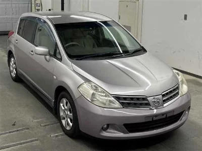 NISSAN TIIDA