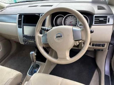NISSAN TIIDA