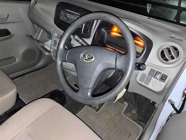 Daihatsu Mira e:S  с аукциона в Японии