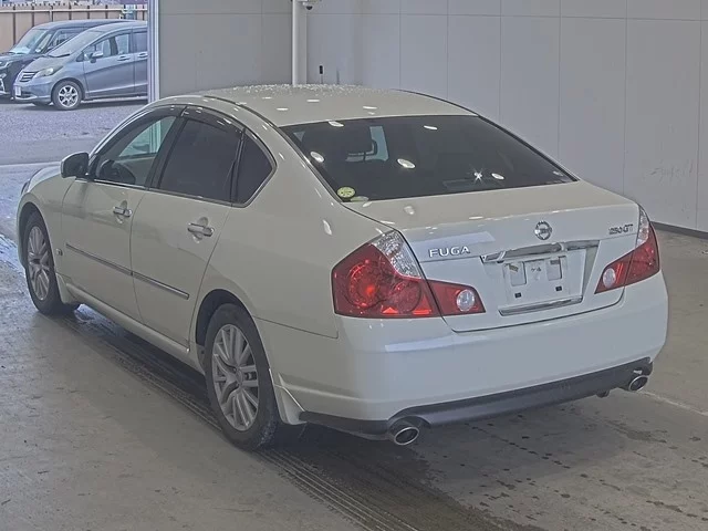 Nissan Fuga  с аукциона в Японии
