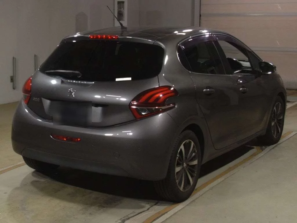 Peugeot 208  с аукциона в Японии