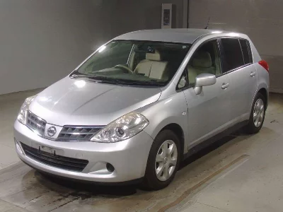 NISSAN TIIDA