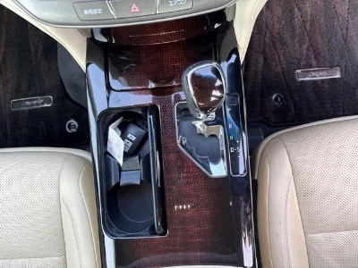 Toyota CROWN HYBRID