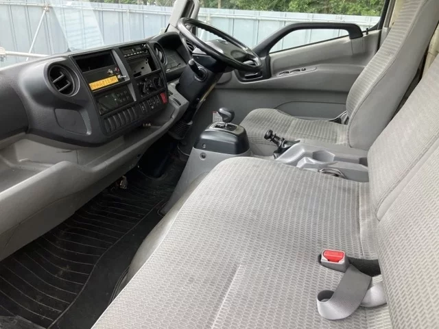 Hino Dutro  с аукциона в Японии