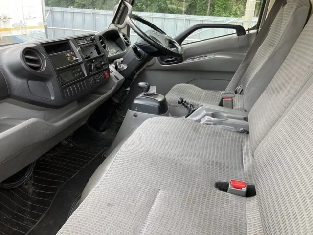 Hino Dutro  с аукциона в Японии