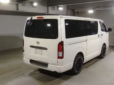TOYOTA HIACE VAN