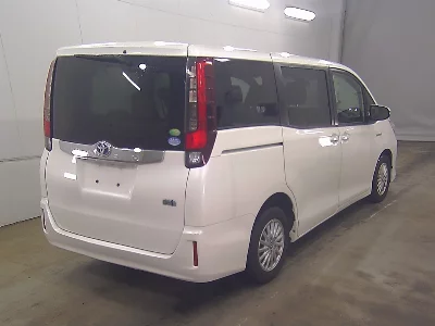 TOYOTA NOAH