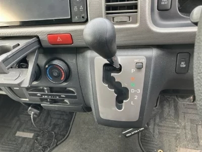 TOYOTA REGIUS ACE