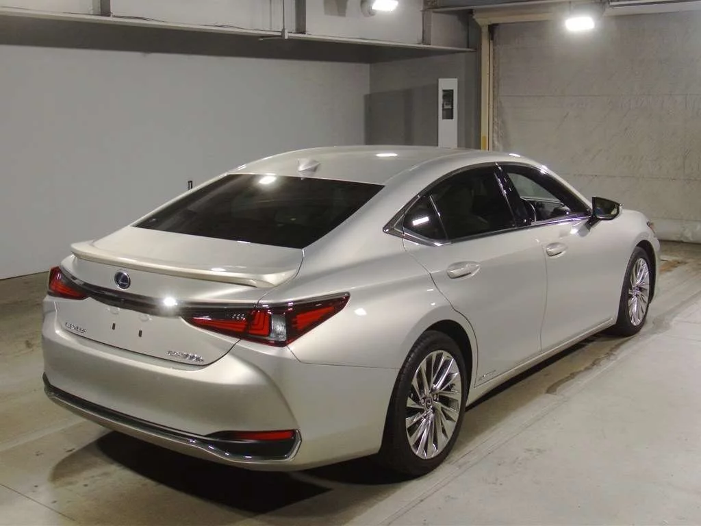 Lexus ES300h  с аукциона в Японии