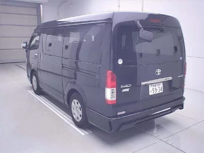 TOYOTA HIACE